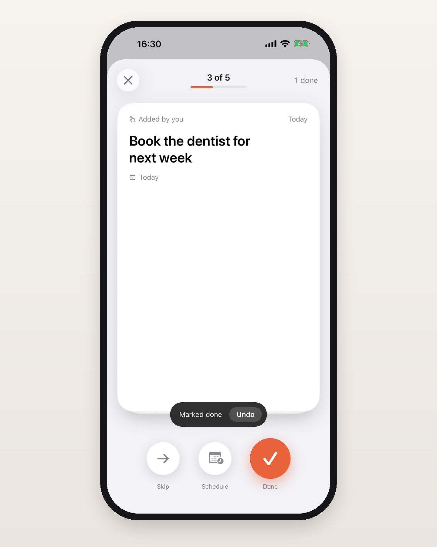 כרטיס משימה שכתוב בו Book the dentist for next week, עם המונה 3 of 5, פס התקדמות כתום ו-1 done למעלה, ופס Marked done עם כפתור Undo מעל כפתורי Skip, Schedule ו-Done.