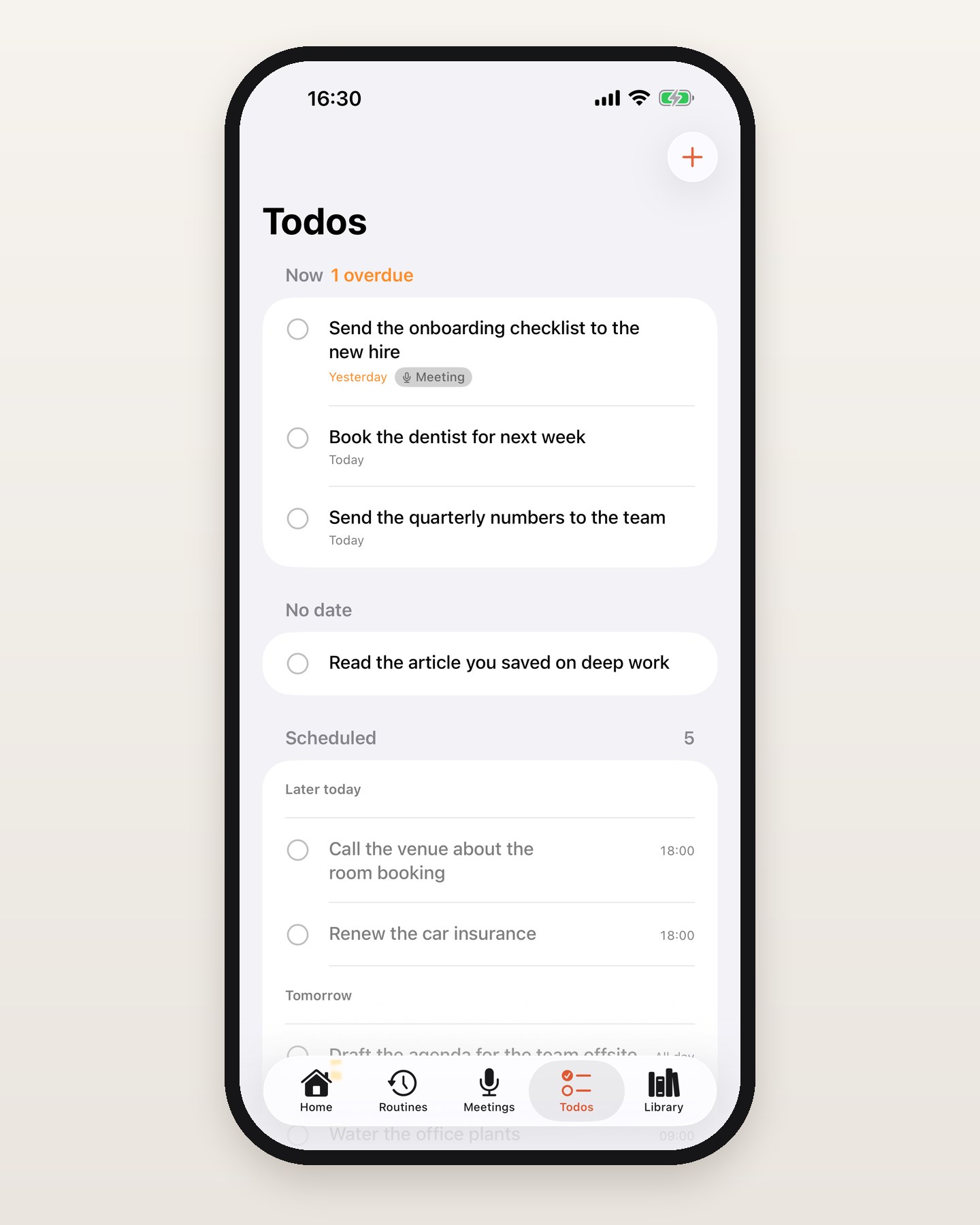 לשונית Todos ב-Routines ל-iPhone עם מקטע Now שמסומן 1 overdue, מקטע No date, ומקטע Scheduled עם 5 משימות, שבקבוצת היום הראשונה שלו, Later today, יושבות Call the venue about the room booking בשעה 18:00 ו-Renew the car insurance בשעה 18:00, ומתחתיהן מתחילה קבוצת Tomorrow.