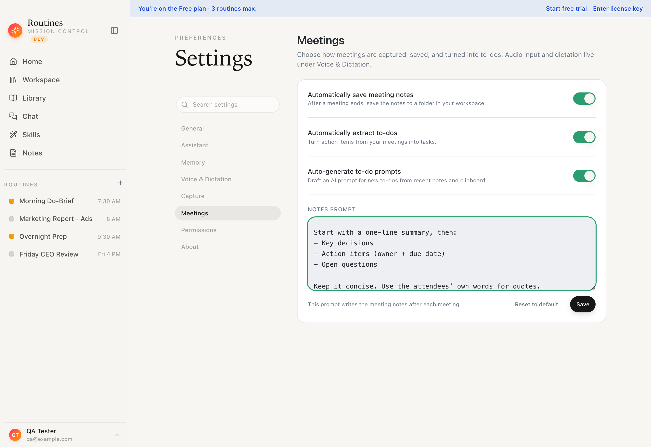 כרטיס Meeting Notes בהגדרות הפגישות של Routines ל-macOS, עם מתגים לשמירה אוטומטית של הערות ולחילוץ אוטומטי של משימות, ותיבת טקסט שמכילה את פרומפט ההערות המותאם שרץ כשפגישה נגמרת